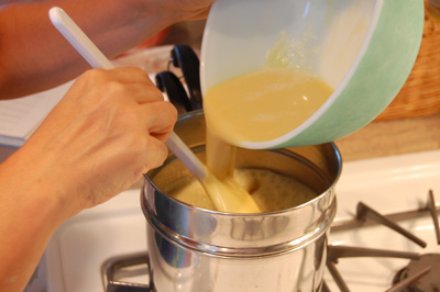 add_custard_mix_to_pot.jpg